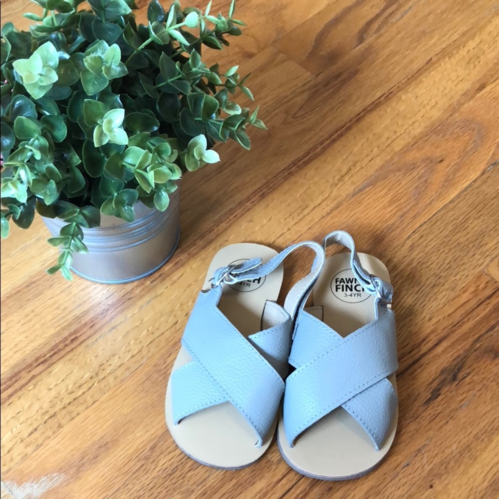 Fawn & Finch Grey girls Sandals 3-4 years